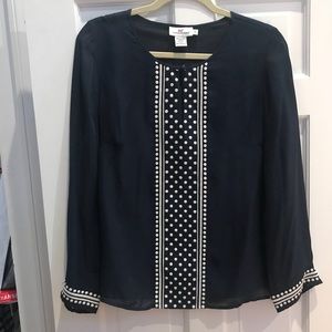 Vineyard vines embroidered top